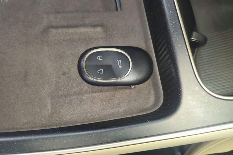 Used Nio ET5 2025 75 kWh Vehicle Key