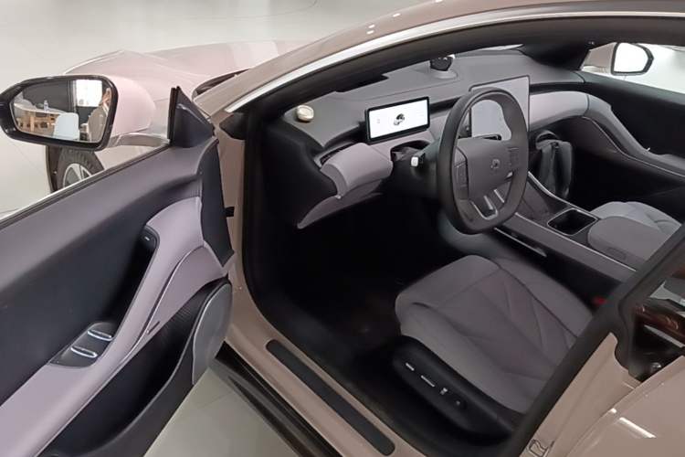 Used Nio ET5 2025 75 kWh Driver Seat