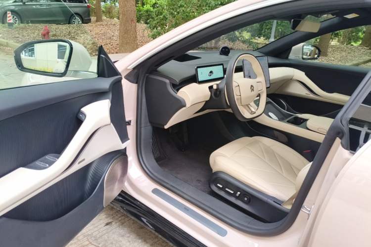 Used Nio ET5 2025 75 kWh Driver Seat