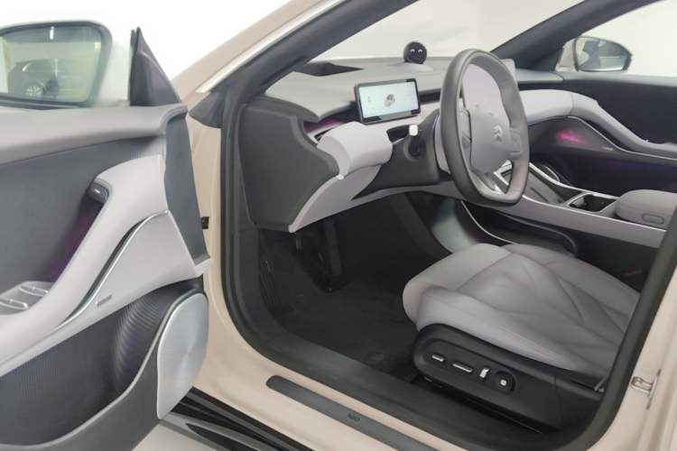 Used Nio ET5 2025 75 kWh Driver Seat