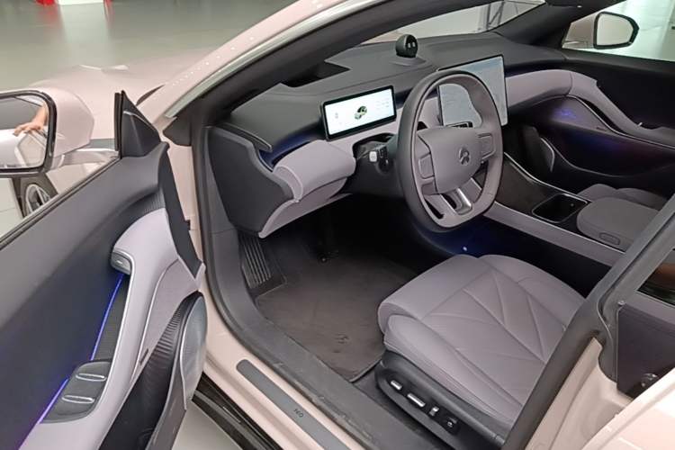 Used Nio ET5 2025 75 kWh Driver Seat