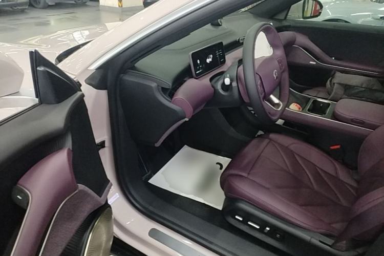 Used Nio ET5 2025 75 kWh Driver Seat