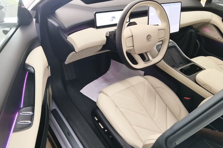 Used Nio ET5 2025 75 kWh Driver Seat