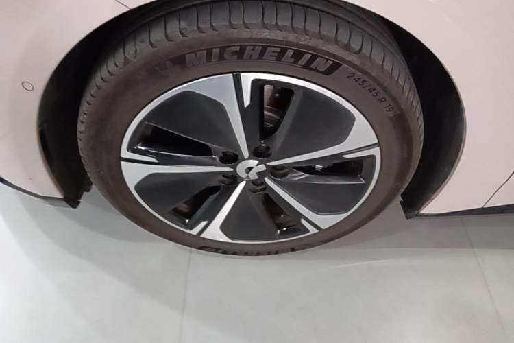 Used Nio ET5 2025 75 kWh Exterior 4