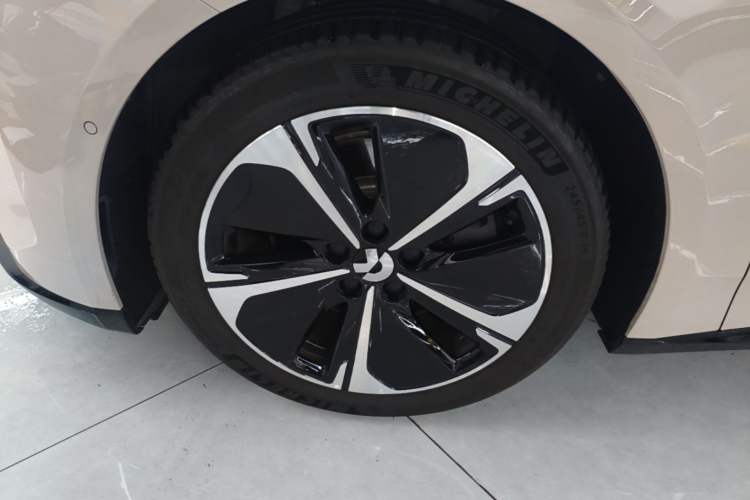 Used Nio ET5 2025 75 kWh Exterior 4