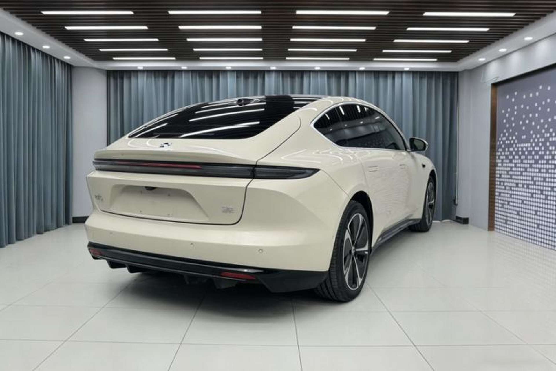 Used Nio ET5 2025 75 kWh Exterior 4