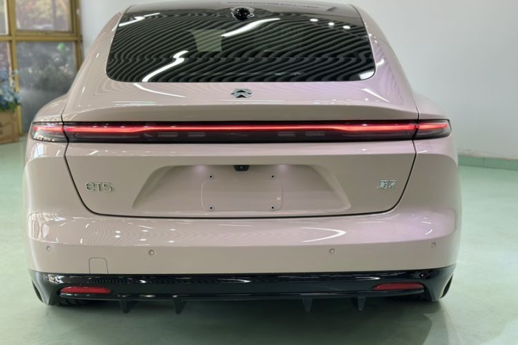 Used Nio ET5 2025 75 kWh Exterior 4