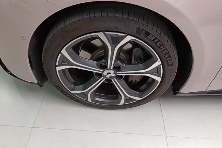 Used Nio ET5 2025 75 kWh Exterior 4