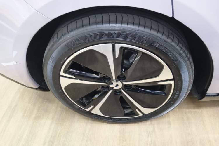 Used Nio ET5 2025 75 kWh Exterior 5