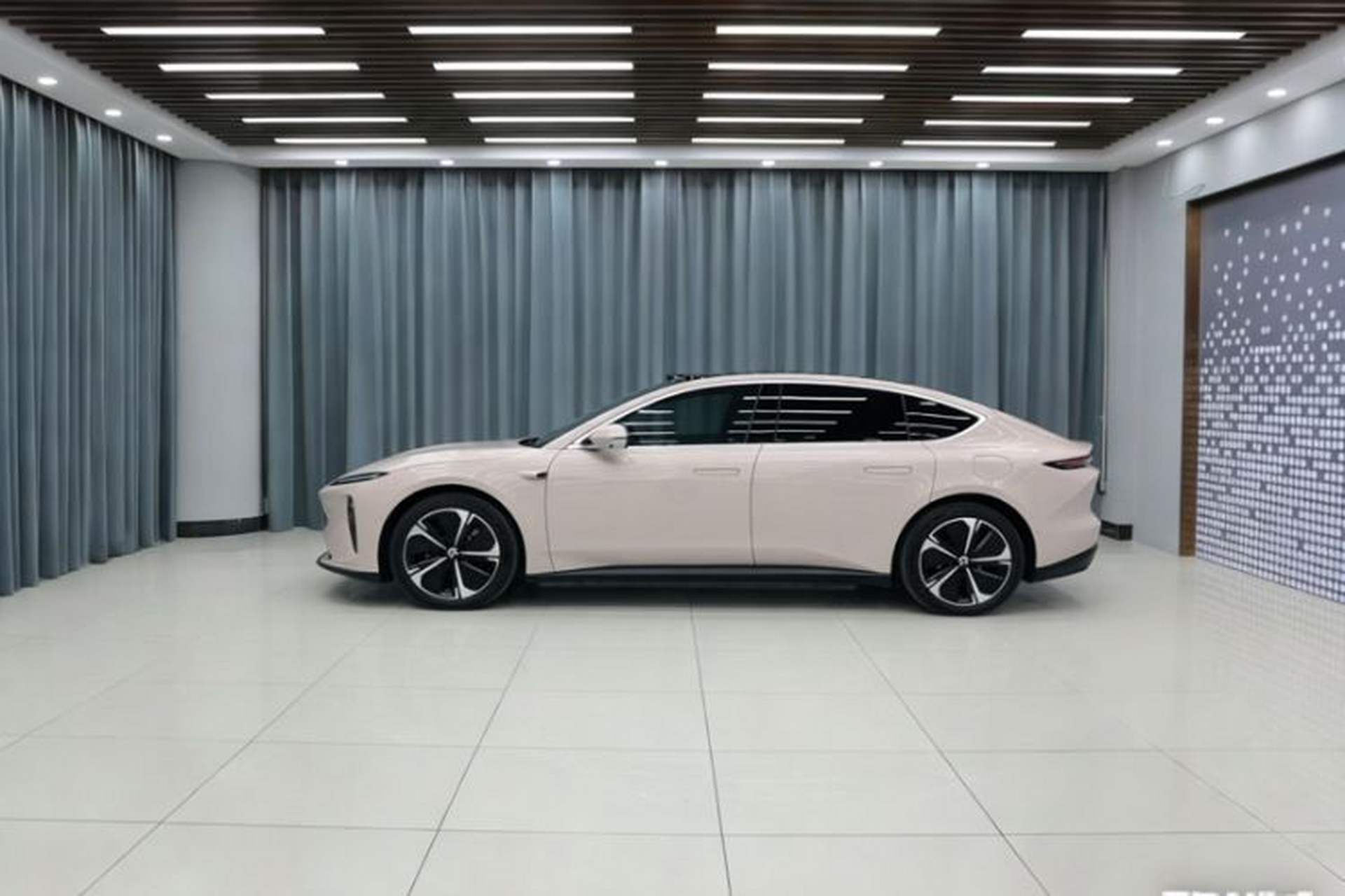 Used Nio ET5 2025 75 kWh Exterior 7