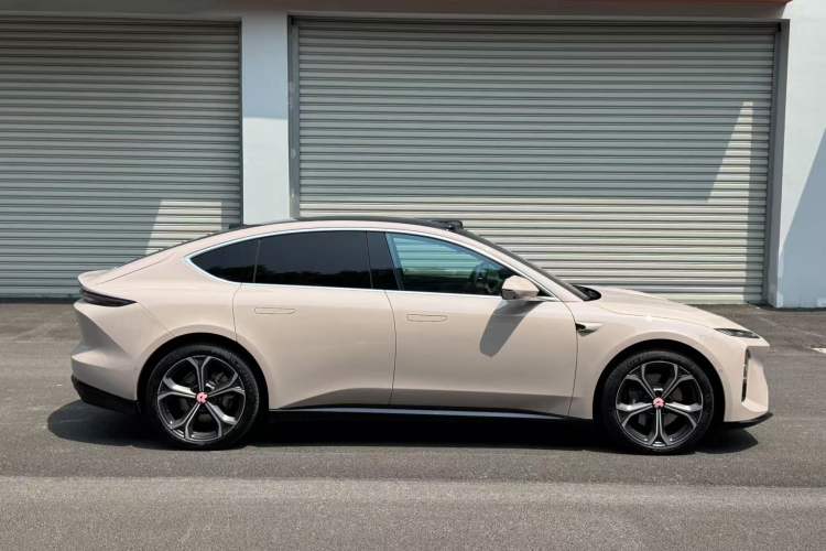 Used Nio ET5 2025 75 kWh Exterior 7