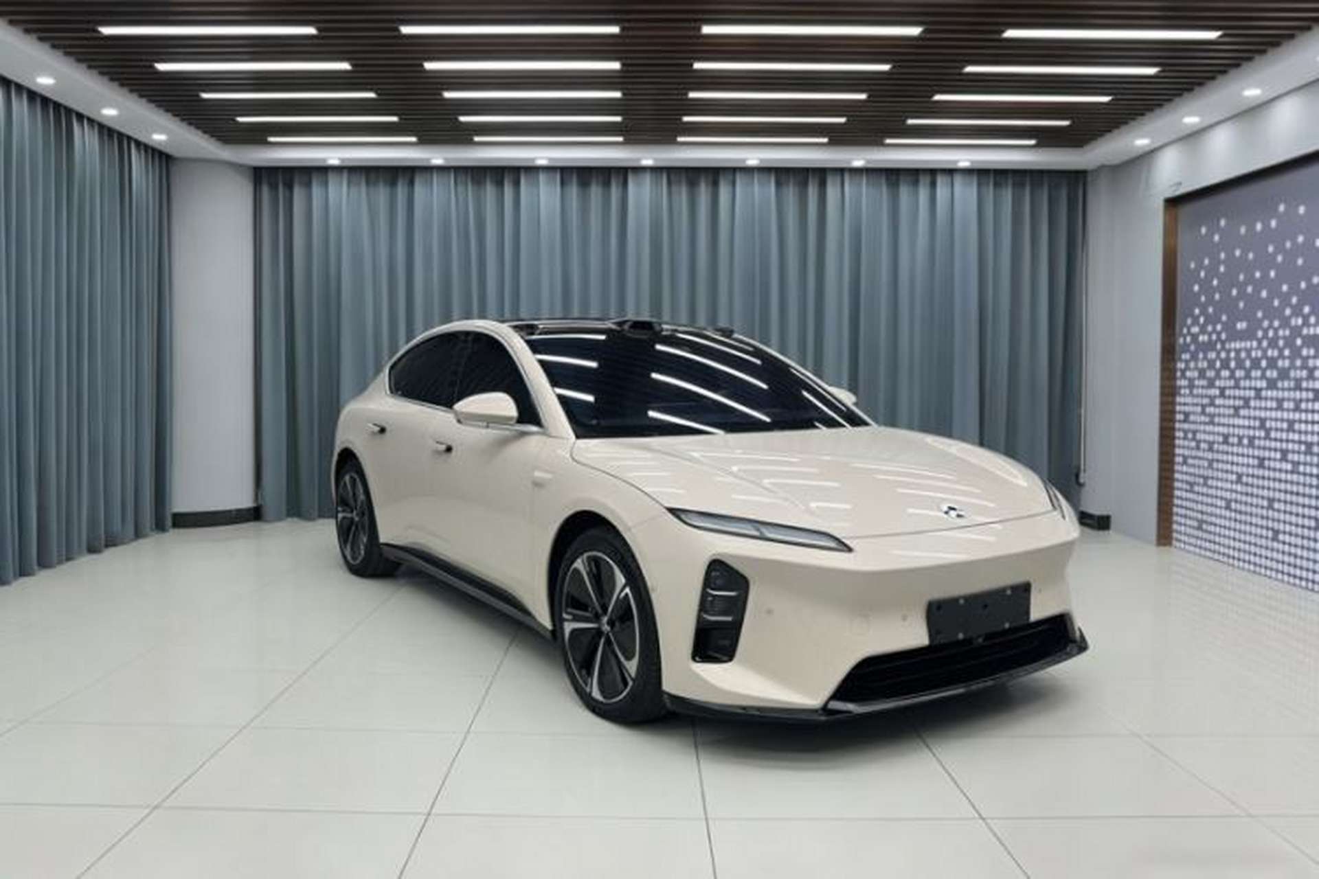 Used Nio ET5 2025 75 kWh Exterior 9