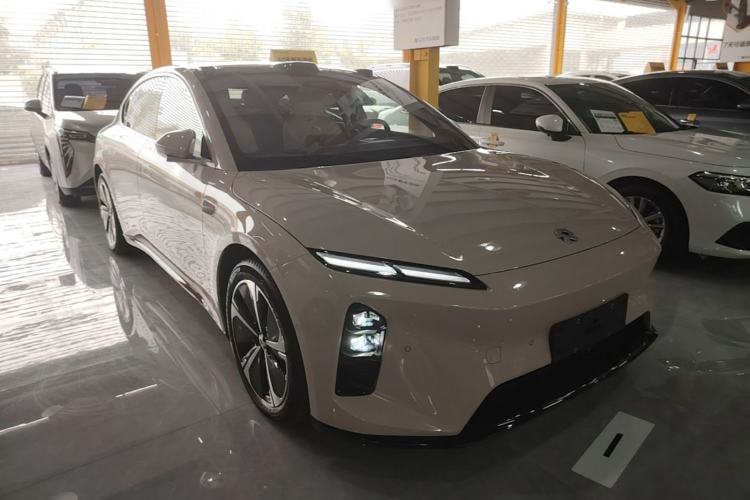 Used Nio ET5 2025 75 kWh Front Right 45 Deg