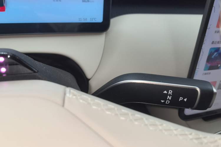 Used Nio ET5 2025 75 kWh Gear Lever