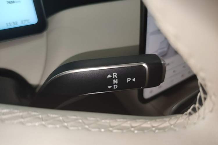 Used Nio ET5 2025 75 kWh Gear Lever