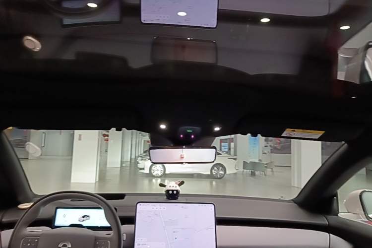 Used Nio ET5 2025 75 kWh Headliner