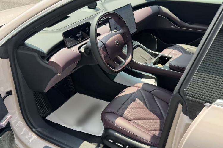 Used Nio ET5 2025 75 kWh Interior 1