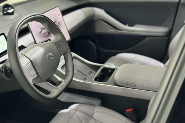 Used Nio ET5 2025 75 kWh Interior 10