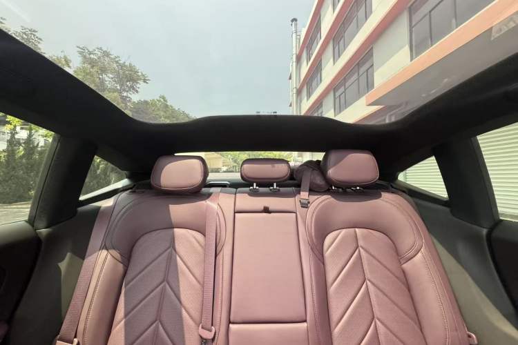 Used Nio ET5 2025 75 kWh Interior 10
