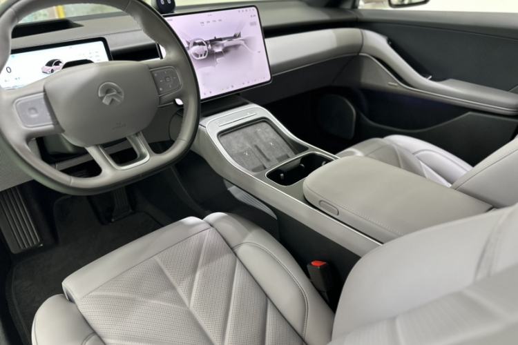 Used Nio ET5 2025 75 kWh Interior 11