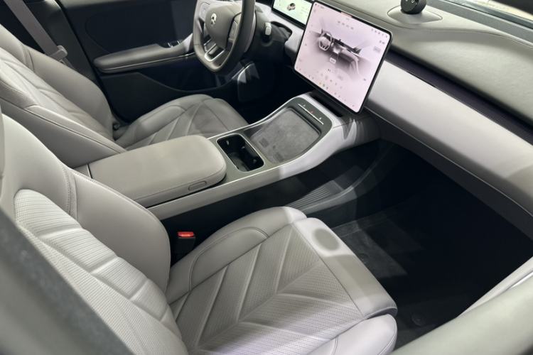 Used Nio ET5 2025 75 kWh Interior 3