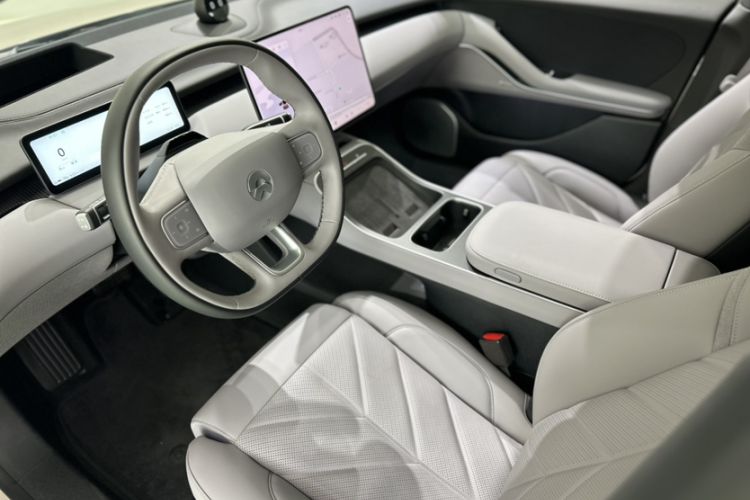 Used Nio ET5 2025 75 kWh Interior 4