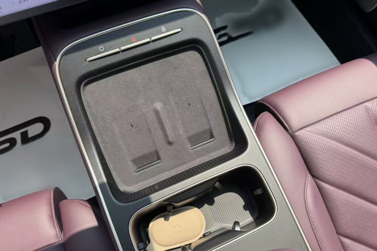 Used Nio ET5 2025 75 kWh Interior 4