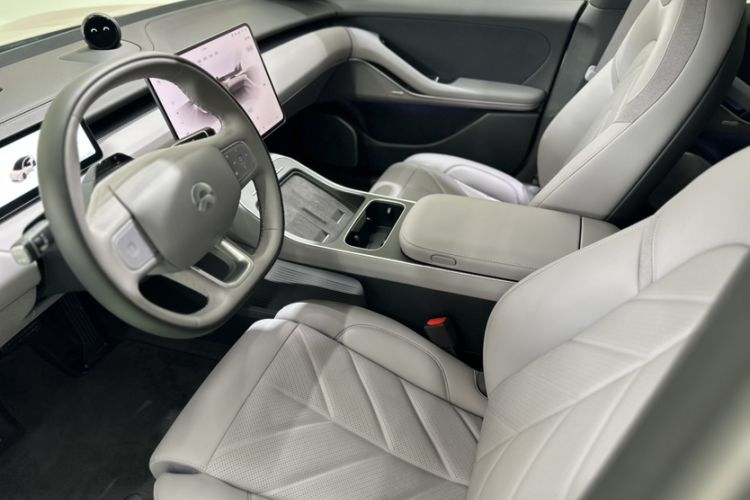 Used Nio ET5 2025 75 kWh Interior 7