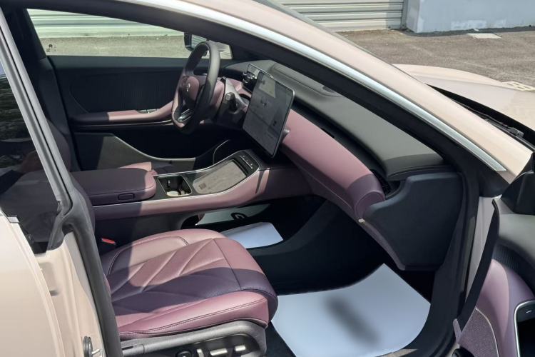 Used Nio ET5 2025 75 kWh Interior 7
