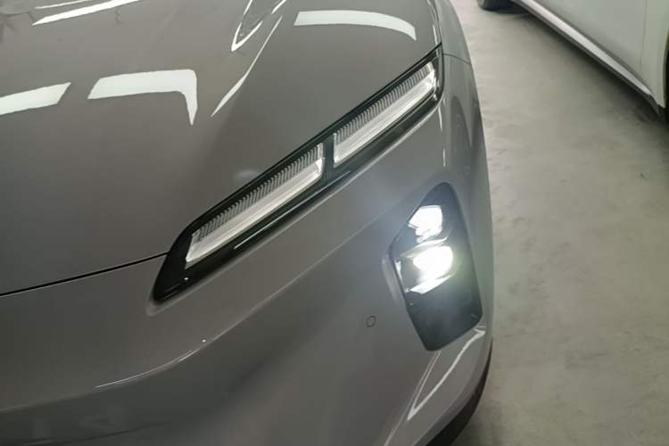 Used Nio ET5 2025 75 kWh Left Front Headlight