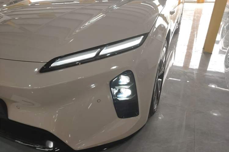Used Nio ET5 2025 75 kWh Left Front Headlight