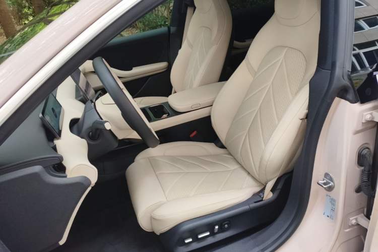 Used Nio ET5 2025 75 kWh Left Front Seat