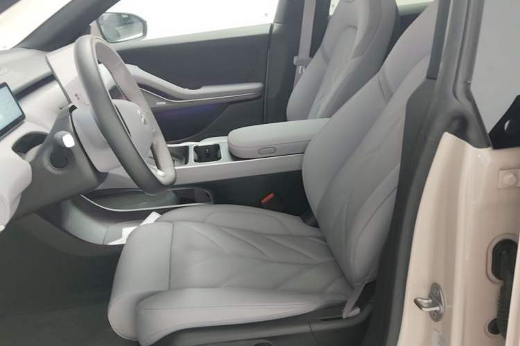 Used Nio ET5 2025 75 kWh Left Front Seat