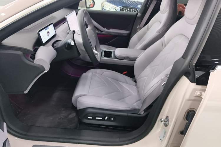 Used Nio ET5 2025 75 kWh Left Front Seat