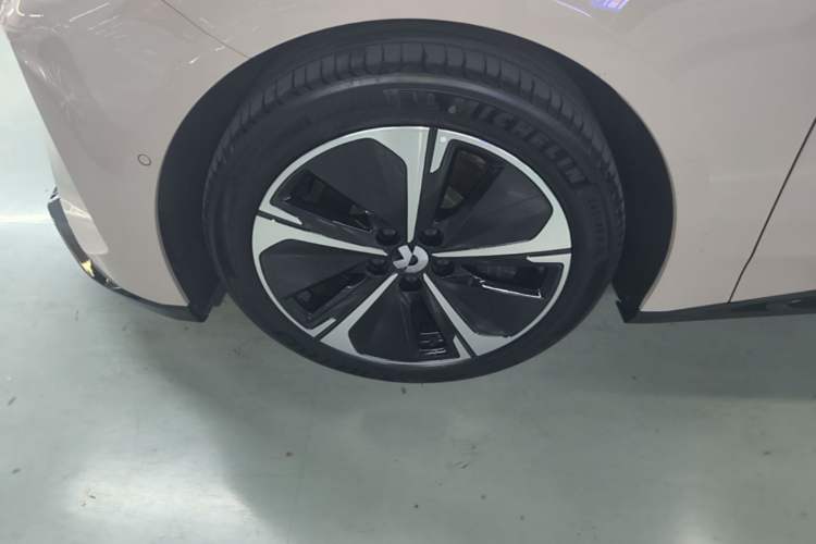 Used Nio ET5 2025 100 kWh Left Front Wheel Hub