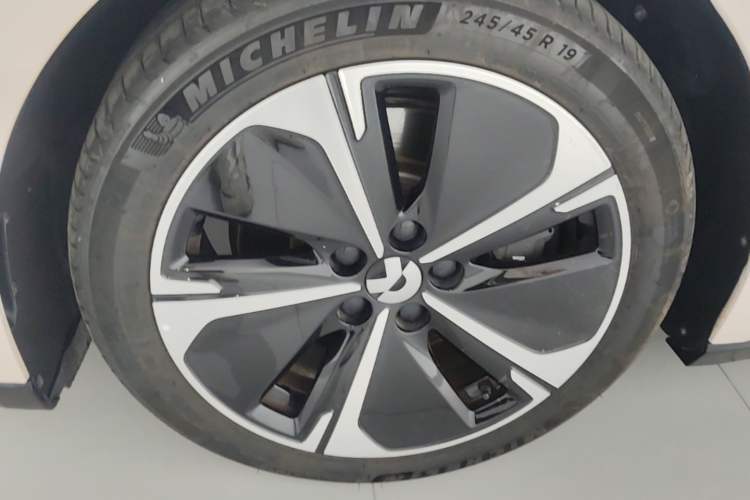 Used Nio ET5 2025 75 kWh Left Front Wheel Hub