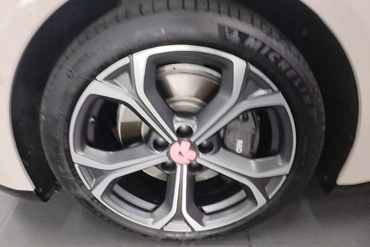 Used Nio ET5 2025 75 kWh Left Front Wheel Hub