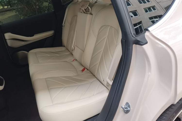 Used Nio ET5 2025 75 kWh Left Rear Seat