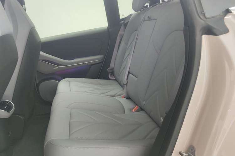 Used Nio ET5 2025 75 kWh Left Rear Seat