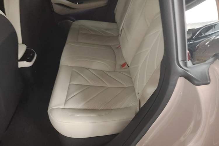 Used Nio ET5 2025 75 kWh Left Rear Seat