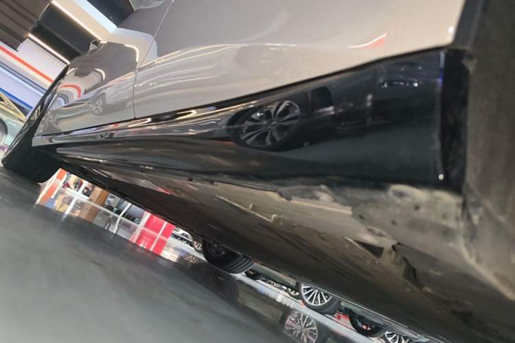 Used Nio ET5 2025 100 kWh Left Side Sill