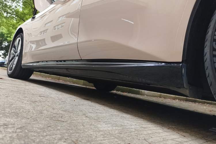 Used Nio ET5 2025 75 kWh Left Side Sill