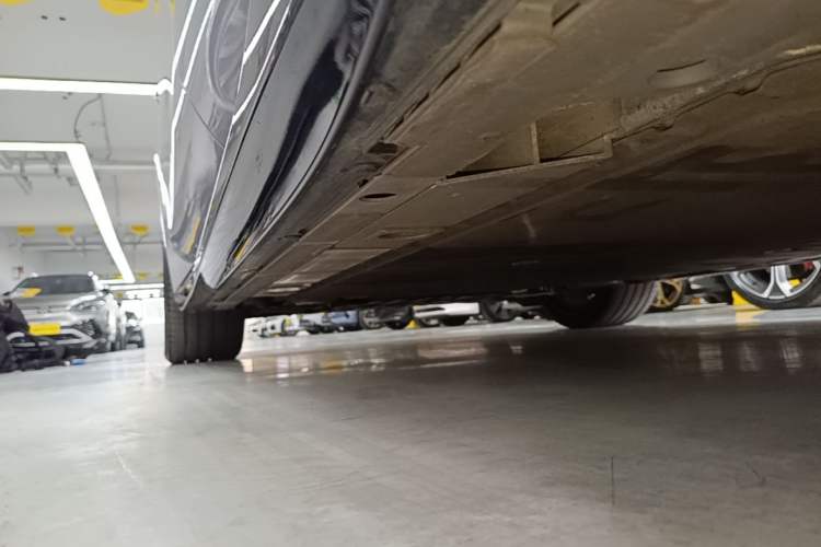 Used Nio ET5 2025 75 kWh Left Side Sill