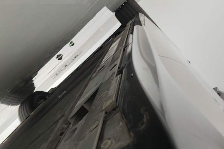 Used Nio ET5 2025 75 kWh Left Side Sill