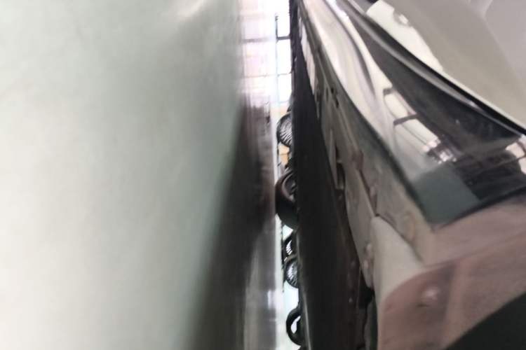 Used Nio ET5 2025 75 kWh Left Side Sill