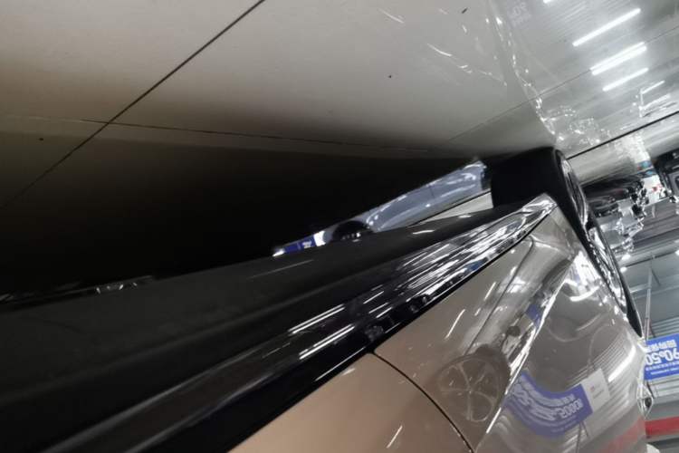 Used Nio ET5 2025 75 kWh Left Side Sill