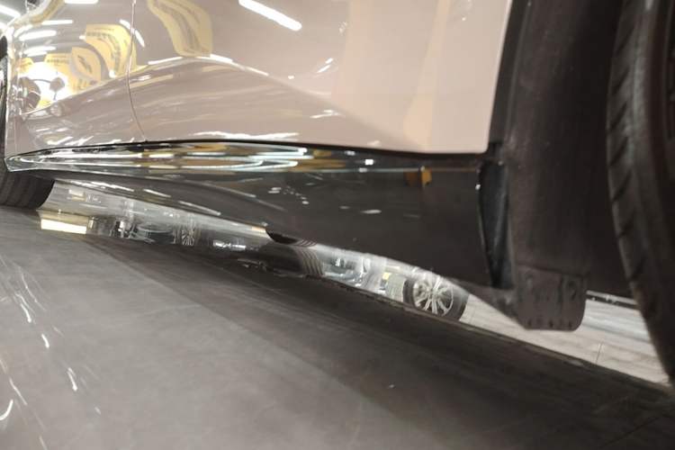 Used Nio ET5 2025 75 kWh Left Side Sill
