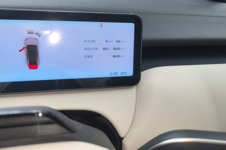 Used Nio ET5 2025 75 kWh Odometer Close Up