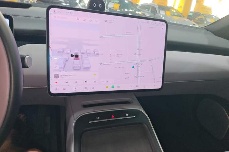 Used Nio ET5 2025 75 kWh Audio And AC Panel