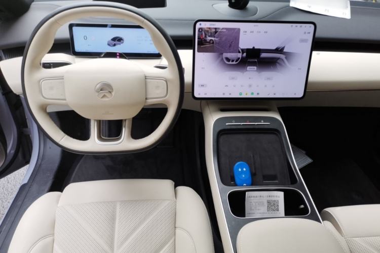 Used Nio ET5 2025 75 kWh Center Console